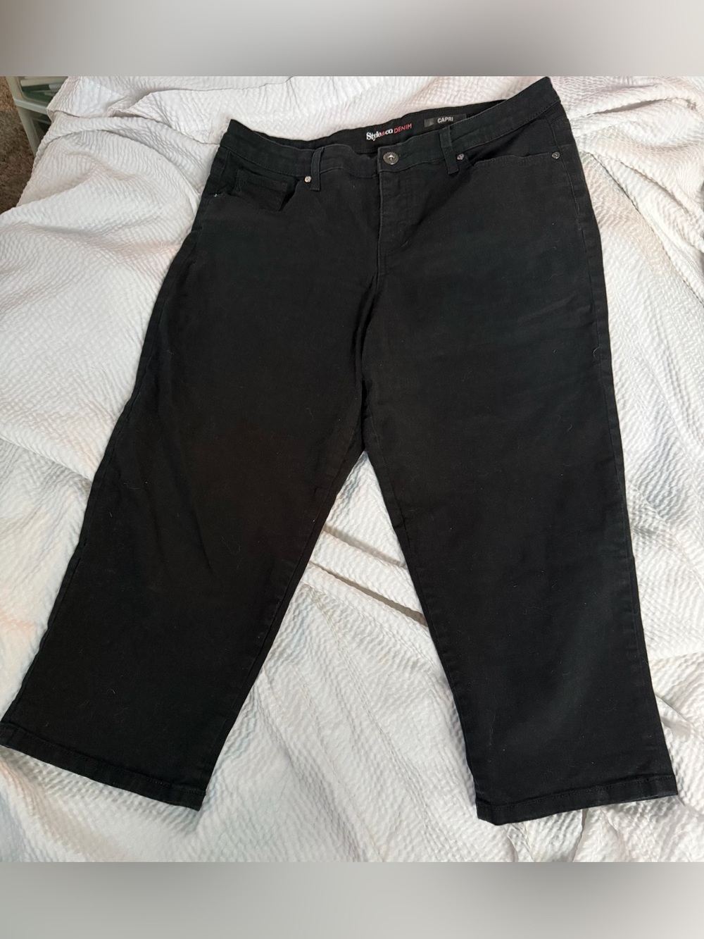 Style & Co. Women’s Black Relaxed Capri Jeans